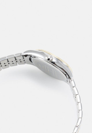 Tommy Hilfiger CASE DIAL WITH ACCENTS BRACELET Watch silver-soloured/gold-soloured/black ЦИФЕРБЛАТ С АКЦЕНТАМИ БРАСЛЕТ Часы серебристый/золотой/черный