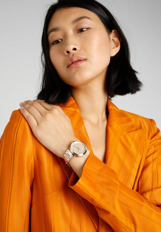 Tommy Hilfiger AVERY DRESSED UP Watch gold-coloured AVERY DRESSED UP Смотреть золотого цвета