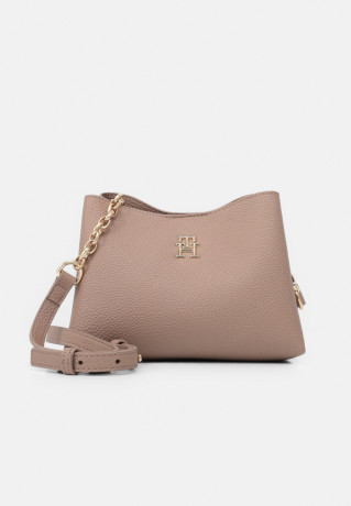 Tommy Hilfiger Across body bag oat milk Сумка через плечо овсяное молоко