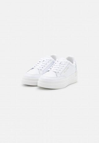 Tommy Hilfiger SIGNATURE Trainers white ПОДПИСЬ Кроссовки белый