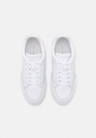 Tommy Hilfiger SIGNATURE Trainers white ПОДПИСЬ Кроссовки белый