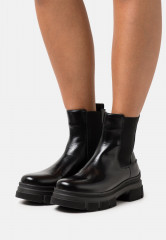 Tommy Hilfiger PREPPY OUTDOOR LOW BOOT Platform ankle boots black PREPPY OUTDOOR LOW BOOT Ботильоны на платформе черный