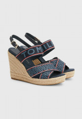Tommy Hilfiger HIGH WEDGE  Wedge sandals desert sky HIGH WEDGE Сандалии на танкетке небо пустыни