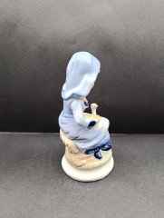Статуэтка винтажная Goebel &quot;Девочка с гусем&quot;, фарфор, 18 х 9 см, Германия, 1960-70гг.