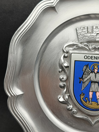 Тарелка декоративная винтажная "Герб Оденхайма" / Серия "Геральдика", яркий декор, олово (95%), 23 см, Германия, 1970-80гг.