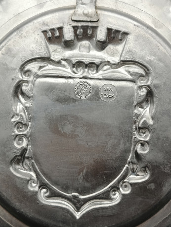 Тарелка декоративная винтажная "Герб Оденхайма" / Серия "Геральдика", яркий декор, олово (95%), 23 см, Германия, 1970-80гг.