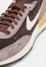 Nike Sportswear WAFFLE ONE Sneaker low light chocolate/natural/oil grey WAFFLE ONE кроссовки женские низкие светло-шоколадный/натуральный/маслянисто-серый