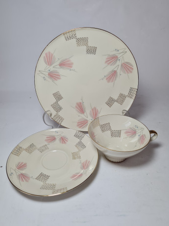 Mitterteich Bavaria Фарфоровое чайное трио с цветочным и геометрическим узором, Германия, 1960-70гг.
