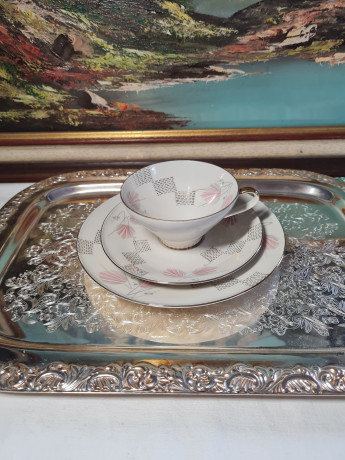 Mitterteich Bavaria Фарфоровое чайное трио с цветочным и геометрическим узором, Германия, 1960-70гг.