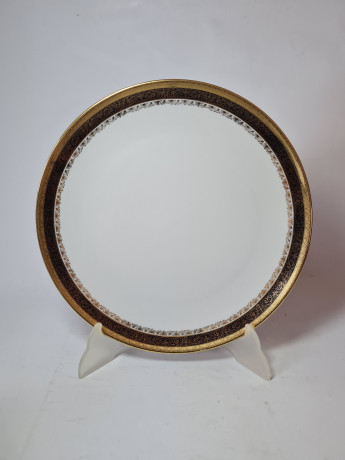 Neuerer Qualitatporzellan Bavaria Белая фарфоровая тарелка с золотым декором и темно-синей окантовкой, 26,5 x 3 см, Германия, 1960-70гг.
