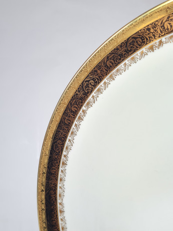 Neuerer Qualitatporzellan Bavaria Белая фарфоровая тарелка с золотым декором и темно-синей окантовкой, 26,5 x 3 см, Германия, 1960-70гг.