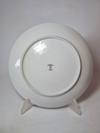 Neuerer Qualitatporzellan Bavaria Белая фарфоровая тарелка с золотым декором и темно-синей окантовкой, 26,5 x 3 см, Германия, 1960-70гг.