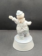 Статуэтка винтажная Classic &quot;Клоун с шаром&quot; в светлых тонах, ручная работа, фарфор, 14 х 7.5 см, Германия, 1960-70гг.