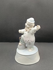 Статуэтка винтажная Classic &quot;Клоун с шаром&quot; в светлых тонах, ручная работа, фарфор, 14 х 7.5 см, Германия, 1960-70гг.