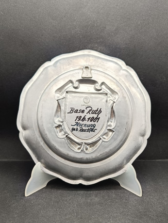 Тарелка декоративная винтажная "Герб города Фридрихсталь" / Серия "Геральдика", яркий декор, олово (95%), 23 см, Германия, 1981 год.