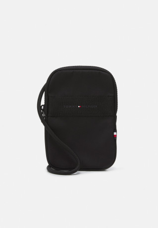 Tommy Hilfiger HORIZON PHONE POUCH UNISEX Phone case black ЧЕХОЛ ДЛЯ ТЕЛЕФОНА HORIZON UNISEX Чехол для телефона черный