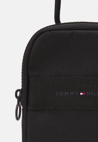 Tommy Hilfiger HORIZON PHONE POUCH UNISEX Phone case black ЧЕХОЛ ДЛЯ ТЕЛЕФОНА HORIZON UNISEX Чехол для телефона черный