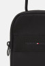 Tommy Hilfiger HORIZON PHONE POUCH UNISEX Phone case black ЧЕХОЛ ДЛЯ ТЕЛЕФОНА HORIZON UNISEX Чехол для телефона черный