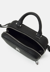 Tommy Hilfiger EMBLEM TRUNK Across body bag black EMBLEM TRUNK Сумка через плечо черный