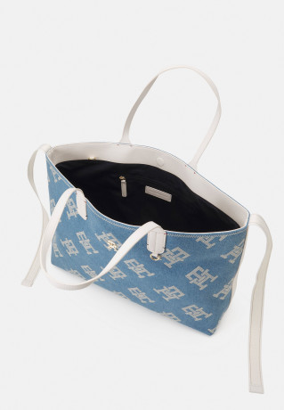 Tommy Hilfiger ICONIC TOTE Tote bag denim mono ICONIC TOTE Сумка-тоут джинсовая моно