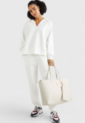 Tommy Hilfiger ICONIC TOMMY SOLID Tote bag feather white ICONIC TOMMY SOLID Сумка-тоут перо белое