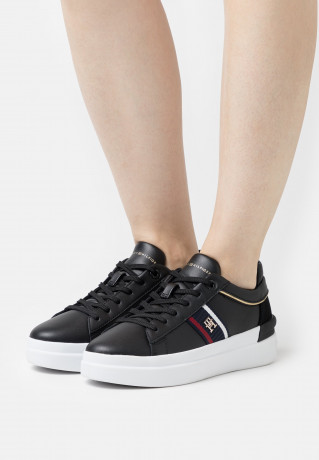 Tommy Hilfiger CORP WEBBING COURT  Trainers black CORP WEBBING COURT Кроссовки черный