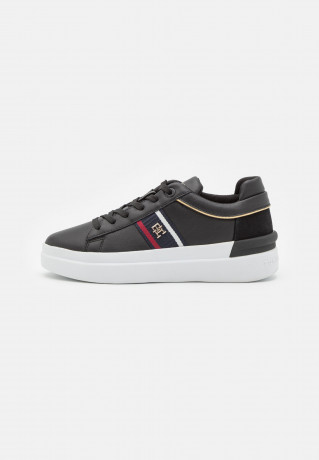 Tommy Hilfiger CORP WEBBING COURT  Trainers black CORP WEBBING COURT Кроссовки черный