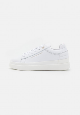 Tommy Hilfiger FEMININE ELEVATED Trainers white/gold FEMININE ELEVATED кроссовки белое золото