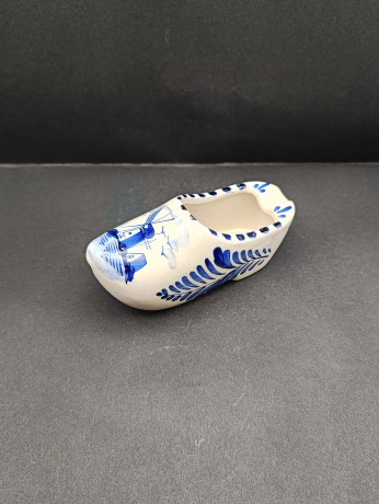 Статуэтка винтажная Delft Blue "Башмачок с мельницей", ручная роспись, фарфор, 14 х 7 см, Голландия, 1960-70гг.