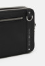 Tommy Hilfiger TH BUSINESS LEATHER CAMERA BAG Across body bag black TH BUSINESS LEATHER CAMERA BAG Сумка через плечо черный