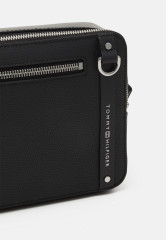 Tommy Hilfiger TH BUSINESS LEATHER CAMERA BAG Across body bag black TH BUSINESS LEATHER CAMERA BAG Сумка через плечо черный