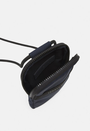 Tommy Hilfiger HORIZON PHONE POUCH UNISEX Phone case space blue ЧЕХОЛ ДЛЯ ТЕЛЕФОНА HORIZON UNISEX Чехол для телефона космический синий