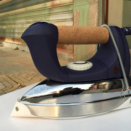 Einemgeld Einemgeld Dampfbugeleisen Bugelsohlenaufsatz, Schutzt sowohl Ihr Bugeleisen als auch Ihre Wasche  Насадка для подошвы парового утюга с деньгами защищает и утюг, и белье.