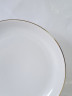 Тарелка сервировочная винтажная Hutschenreuther Im Stil, белый фарфор с золотой каймой, 21,5 x 3 см, Германия, 1960-1970гг.
