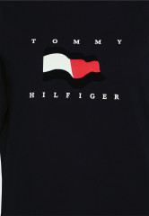 Tommy Hilfiger FLAG OPEN TEE Print T-shirt desert sky FLAG OPEN TEE Футболка с принтом небо пустыни