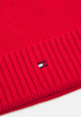 Tommy Hilfiger ESSENTIAL FLAG BEANIE UNISEX Beanie empire flame ESSENTIAL FLAG BEANIE UNISEX Шапочка пламя империи