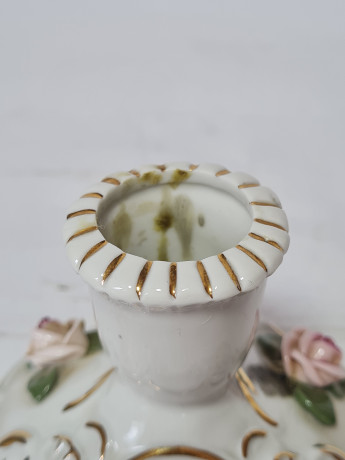 Подсвечник винтажный K D, белый фарфор с декором из роз и с позолотой, 7 x 10 см, Германия, 1960-70гг.