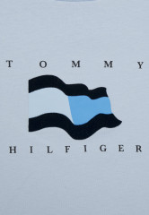 Tommy Hilfiger FLAG OPEN TEE Print T-shirt breezy blue FLAG OPEN TEE Футболка с принтом свежий синий