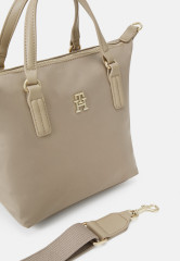 Tommy Hilfiger POPPY SMALL TOTE Handbag beige POPPY SMALL TOTE Сумочка бежевый