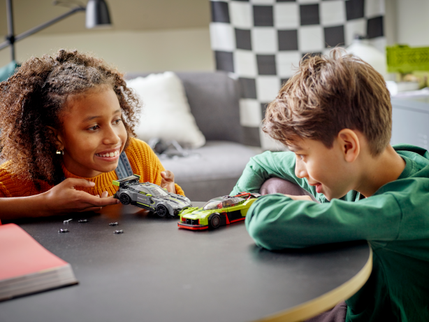 Lego Aston Martin Valkyrie AMR Pro & Aston Martin Vantage GT3 Aston Martin Valkyrie AMR Pro & Aston Martin Vantage GT3