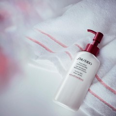 Shiseido Extra Rich Cleansing Milk  Очень богатое очищающее молочко