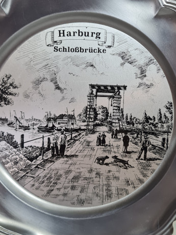 Тарелка винтажная декоративная с изображением моста в Гамбурге, олово, 23 x 2 см, Германия, 1960-70гг.