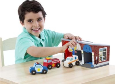 Melissa Doug Rettungsdienstgarage aus Holz Деревянный гараж скорой помощи