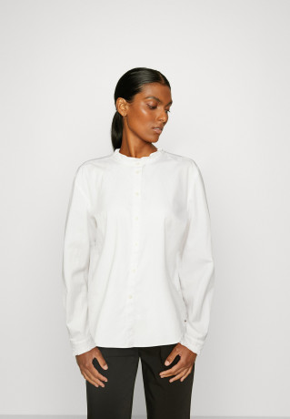 Tommy Hilfiger TONE FRILL RGL Button-down blouse ecru TONE FRILL RGL Блузка на пуговицах экрю