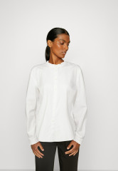 Tommy Hilfiger TONE FRILL RGL  Button-down blouse ecru TONE FRILL RGL Блузка на пуговицах экрю