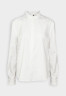 Tommy Hilfiger TONE FRILL RGL Button-down blouse ecru TONE FRILL RGL Блузка на пуговицах экрю