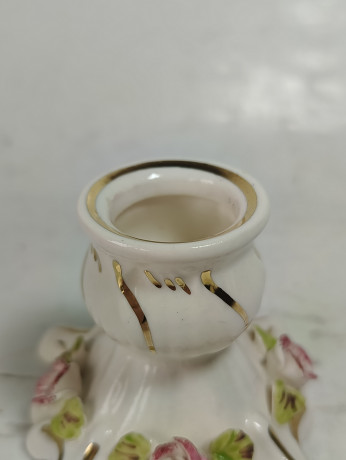 Подсвечники винтажные Fena Porzellan на 1 свечу с объемным декором в виде роз, фарфор, 2 шт., 6 см, Германия, 1960-70гг.