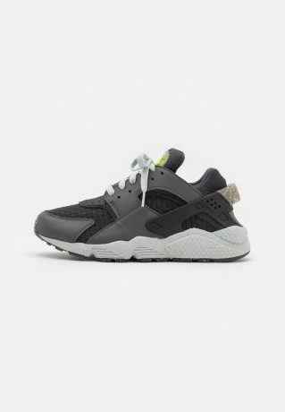 Nike Sportswear AIR HUARACHE CRATER PRM UNISEX Sneaker low dark smoke grey/iron grey/photon dust/black/volt AIR HUARACHE CRATER PRM UNISEX Низкие кроссовки женские темный дымчато-серый/железно-серый/фотонная пыль/черный/вольтовый