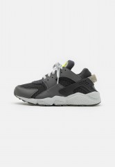 Nike Sportswear AIR HUARACHE CRATER PRM UNISEX Sneaker low dark smoke grey/iron grey/photon dust/black/volt AIR HUARACHE CRATER PRM UNISEX Низкие кроссовки женские темный дымчато-серый/железно-серый/фотонная пыль/черный/вольтовый