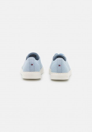 Tommy Hilfiger LIGHT CUPSOLE Trainers breezy blue LIGHT CUPSOLE Кроссовки свежий синий